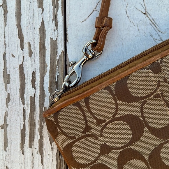 Original Coach Leatherette Classic Wallet Wristlet - Picture 5 of 5